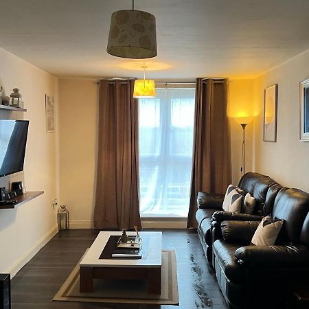 Radiant2 Bedroom Apartment In The Heart Of Harlow Town Kültér fotó