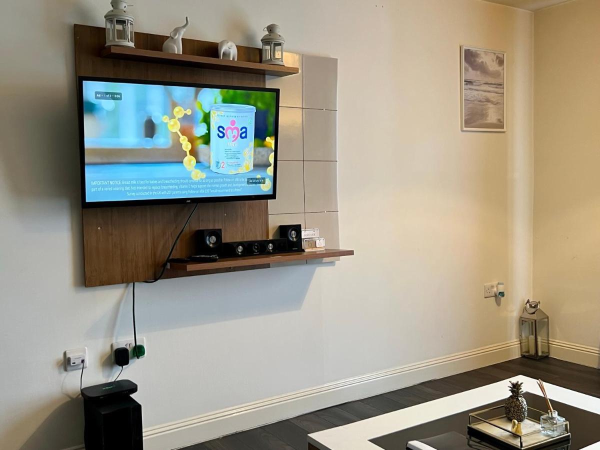 Radiant2 Bedroom Apartment In The Heart Of Harlow Town Kültér fotó