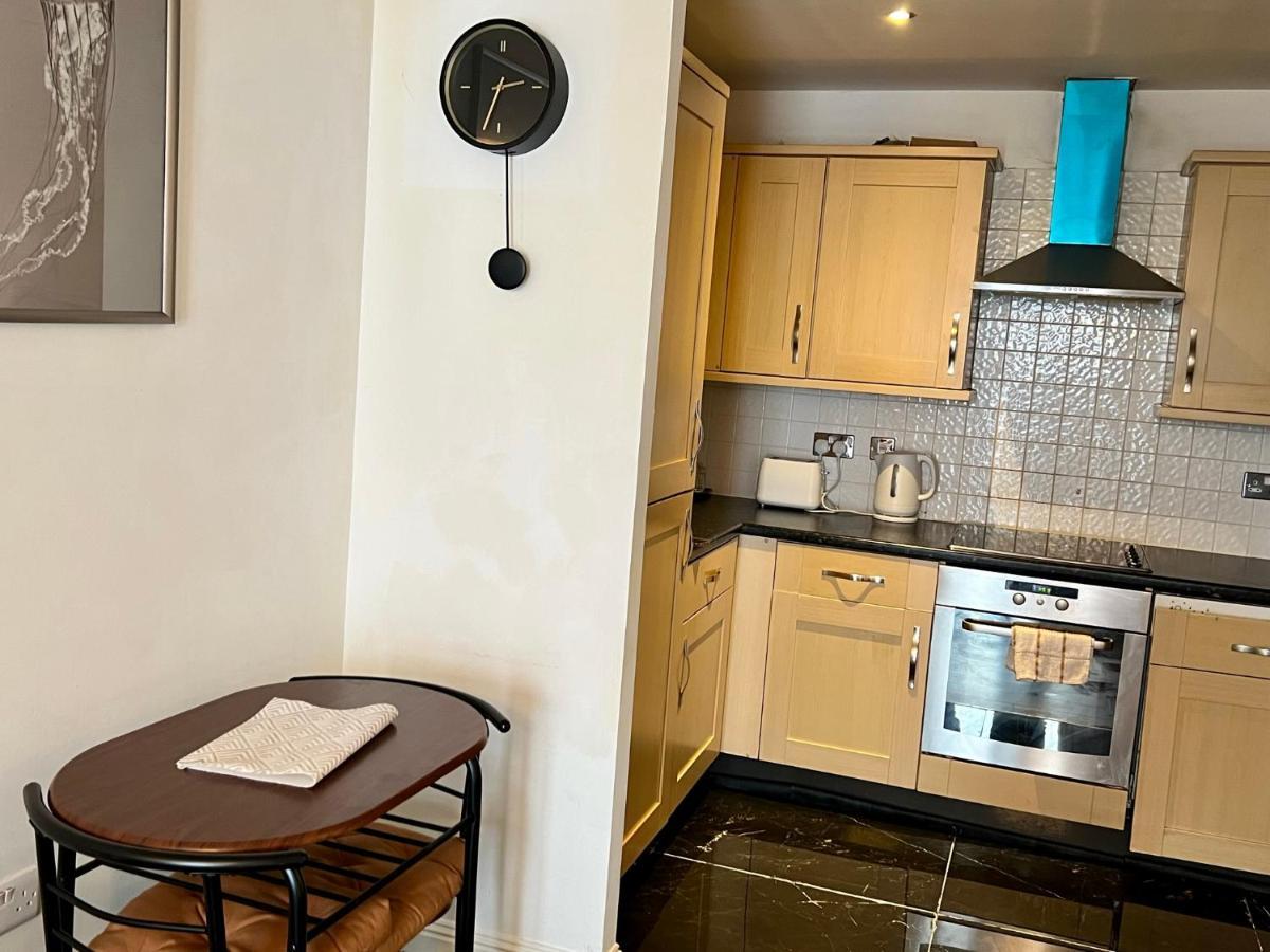 Radiant2 Bedroom Apartment In The Heart Of Harlow Town Kültér fotó
