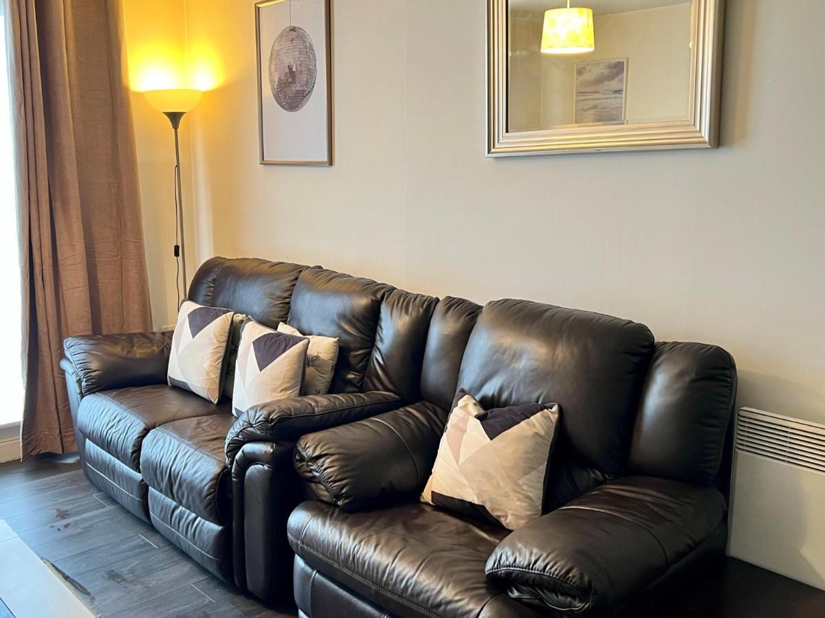 Radiant2 Bedroom Apartment In The Heart Of Harlow Town Kültér fotó